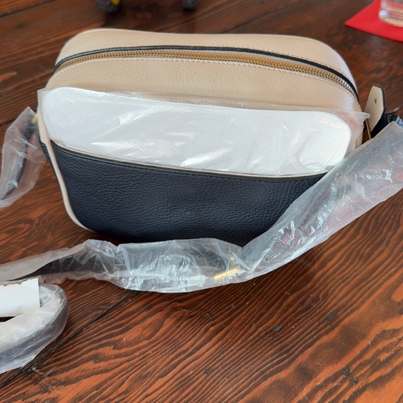 J CREW Italian Pebbled leather & calfskin signet crossbody bag, NWT - Picture 5 of 9